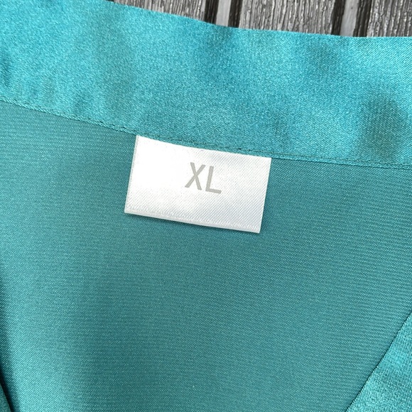 Women’s Green Satin Robe - Picture 3 of 14